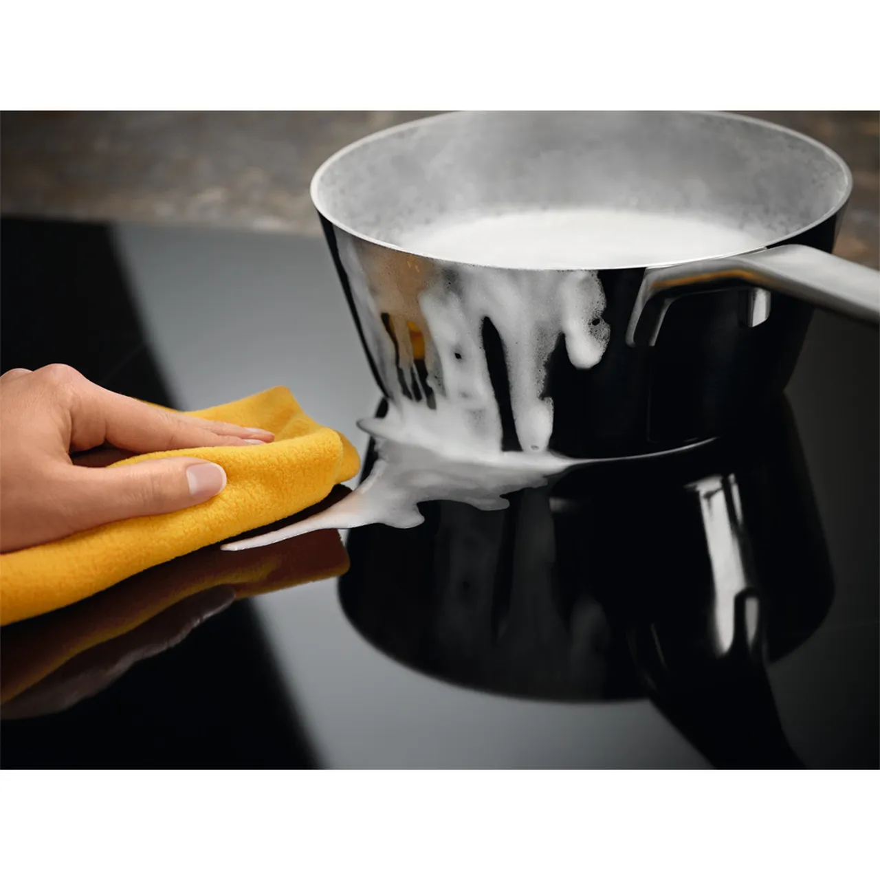 Cooktop 4 Bocas de Indução Electrolux Efficient com Powerboost (IE6LP)