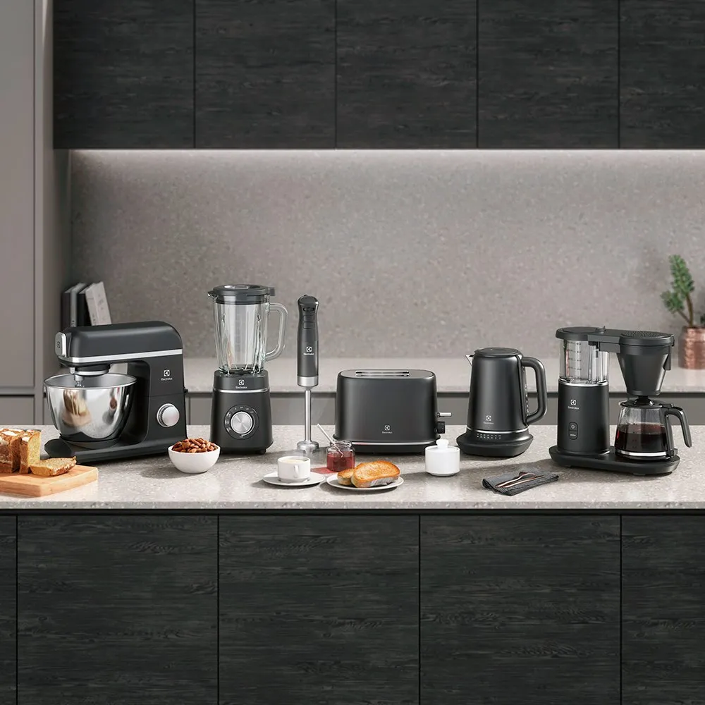Batedeira Planetária Electrolux 800w preta Expert com Tecnologia TruFlow Power System (KMP70)